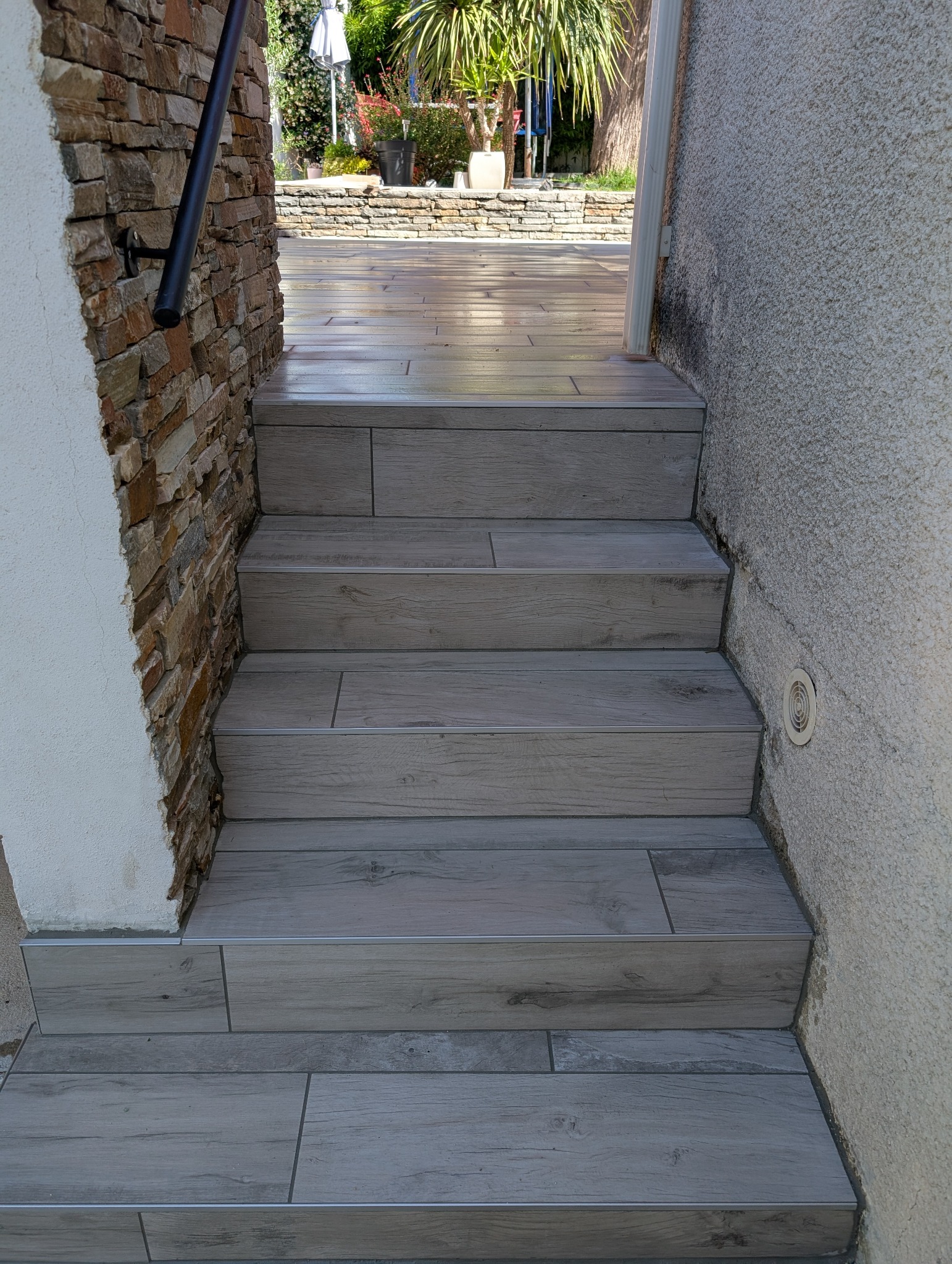 Escalier extérieur carrelé