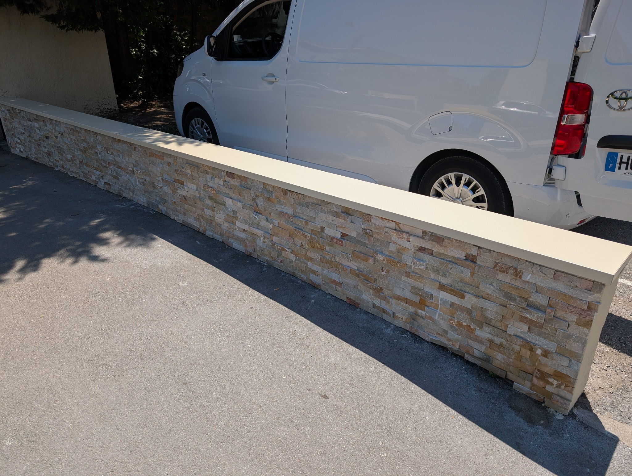 Mur extérieur avec parement