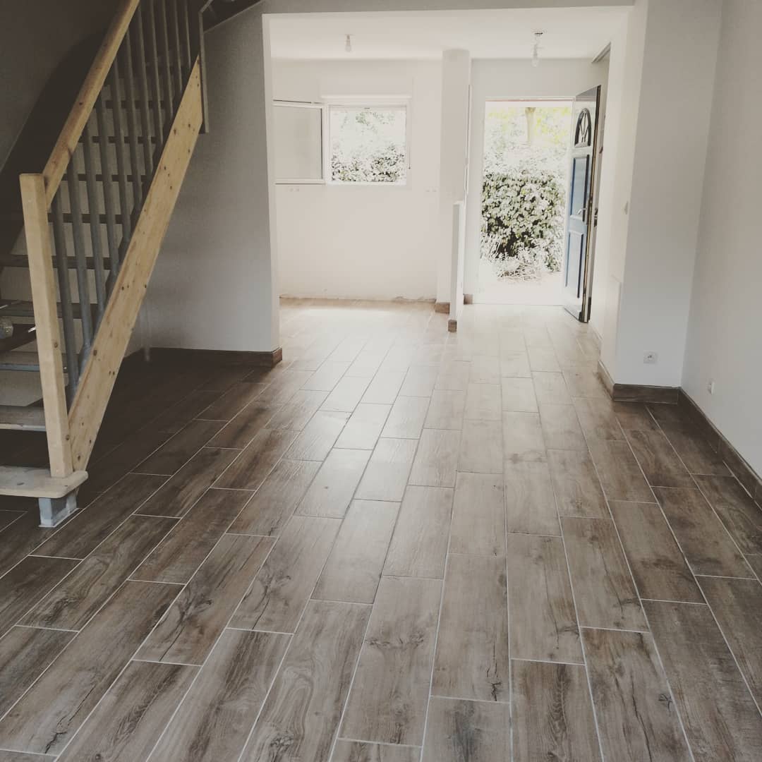 Rénovation intérieure avec sol effet bois