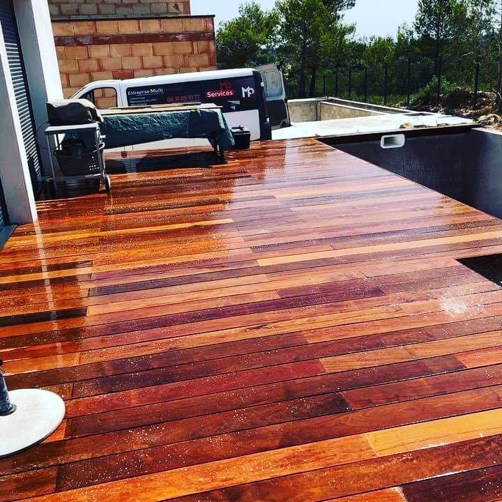 Terrasse en bois réalisée par MP Services
